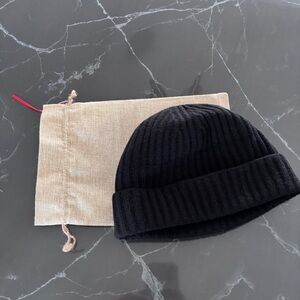 Bergdorf Black Cashmere Beanie